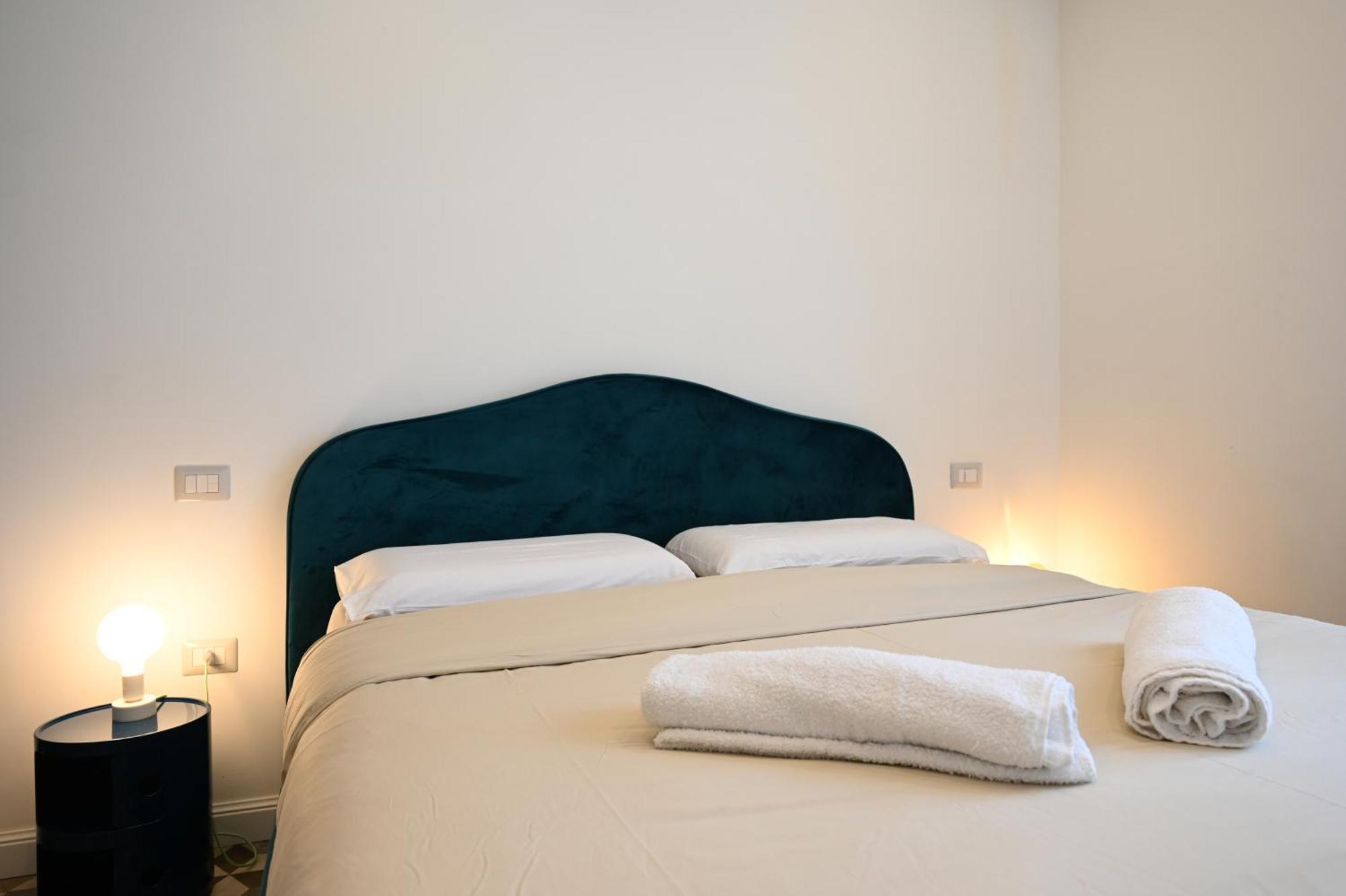 Qhouse Apartment Napoli Bagian luar foto