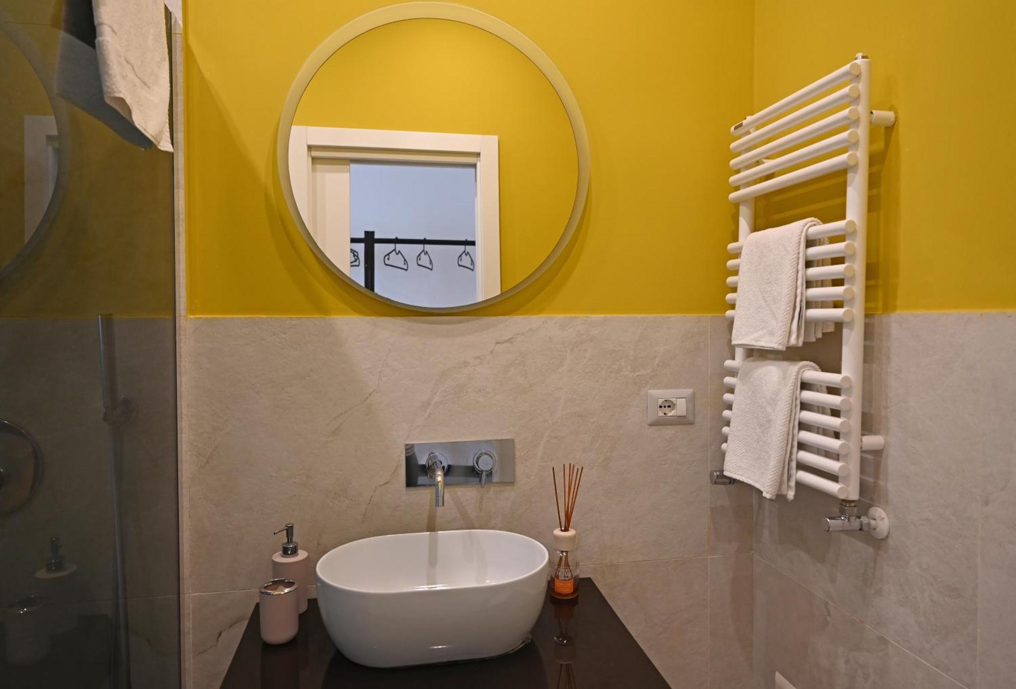 Qhouse Apartment Napoli Bagian luar foto