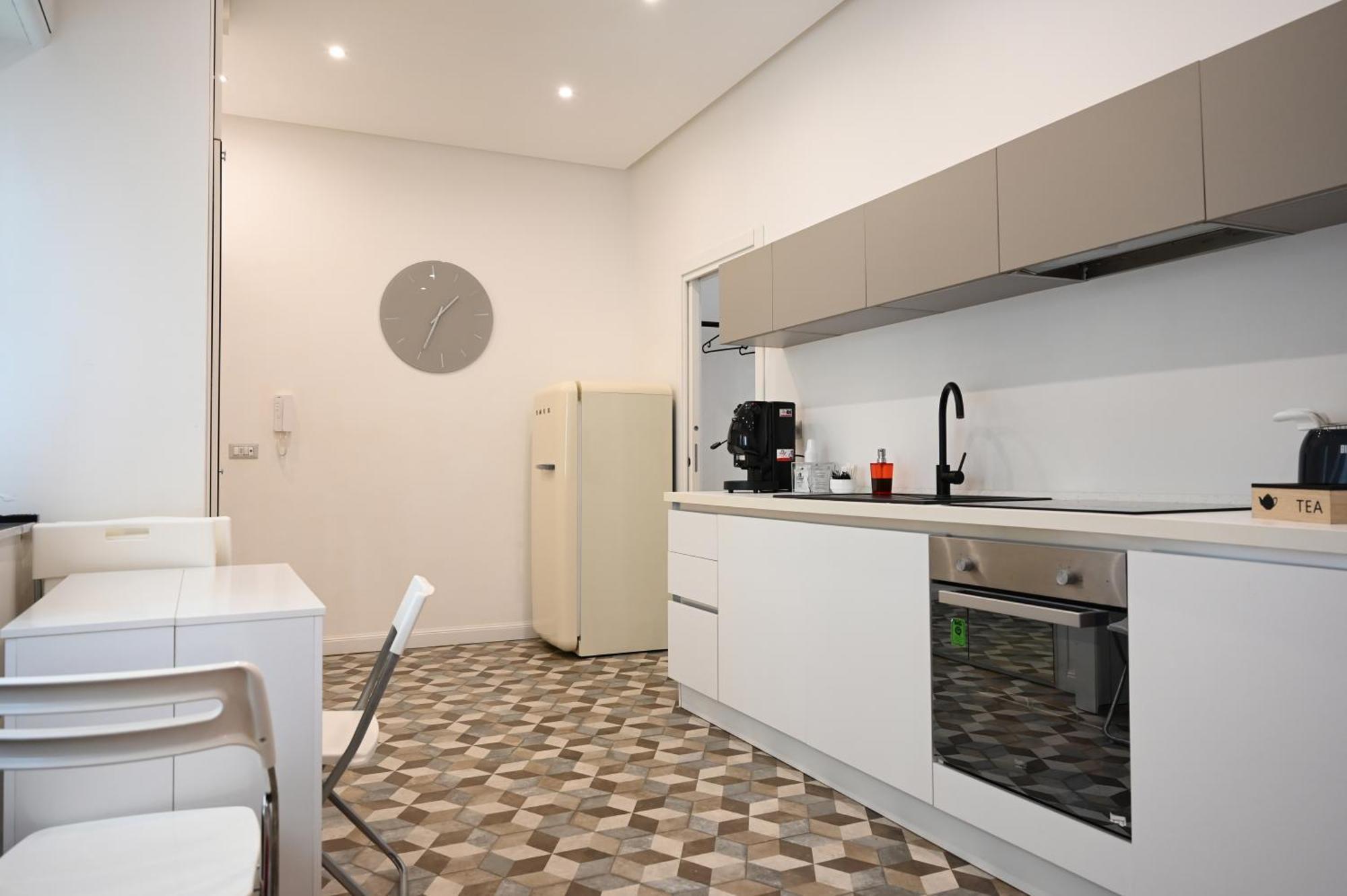 Qhouse Apartment Napoli Bagian luar foto