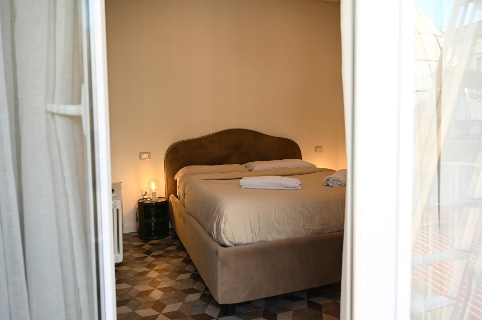 Qhouse Apartment Napoli Bagian luar foto