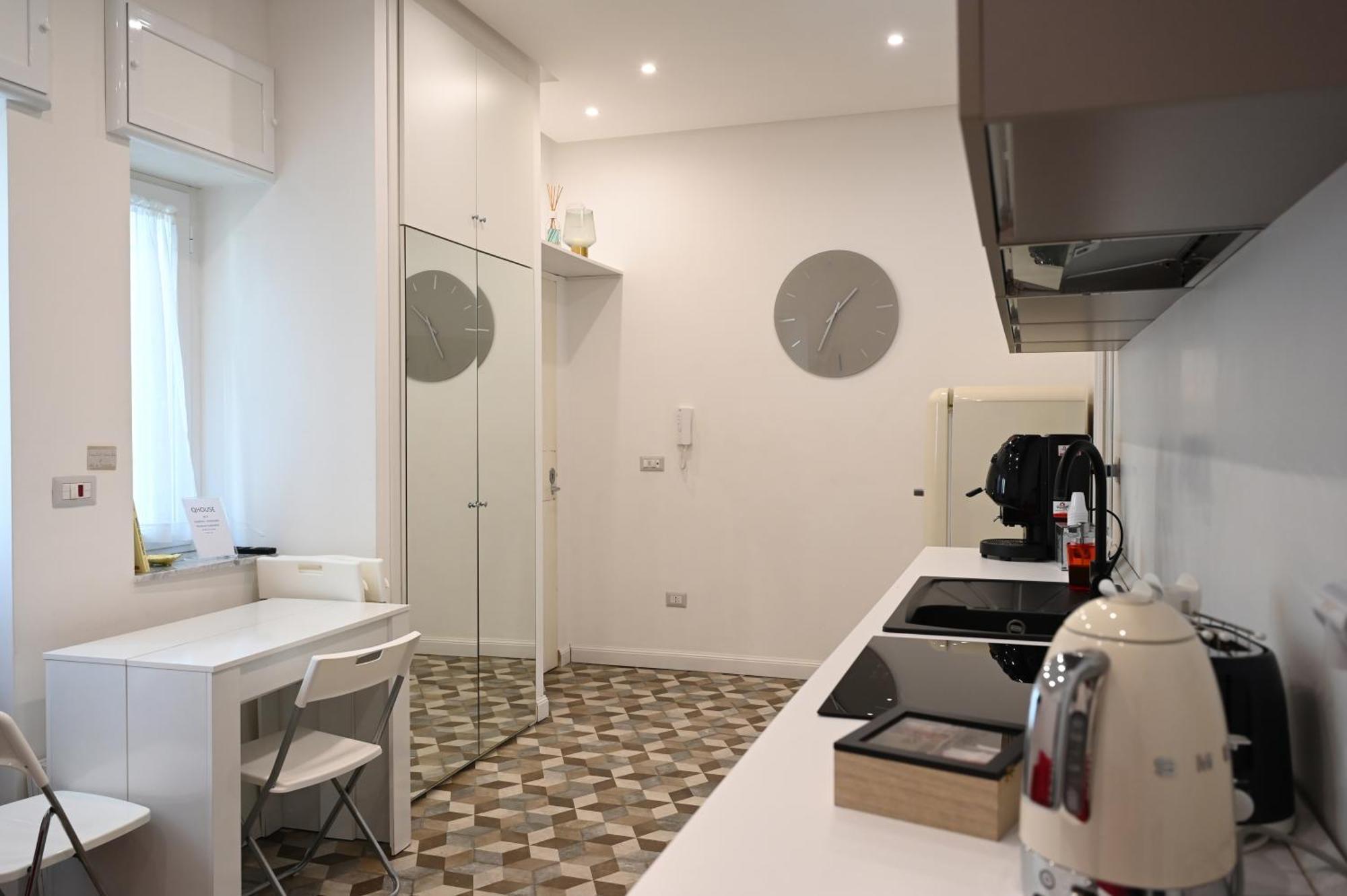 Qhouse Apartment Napoli Bagian luar foto