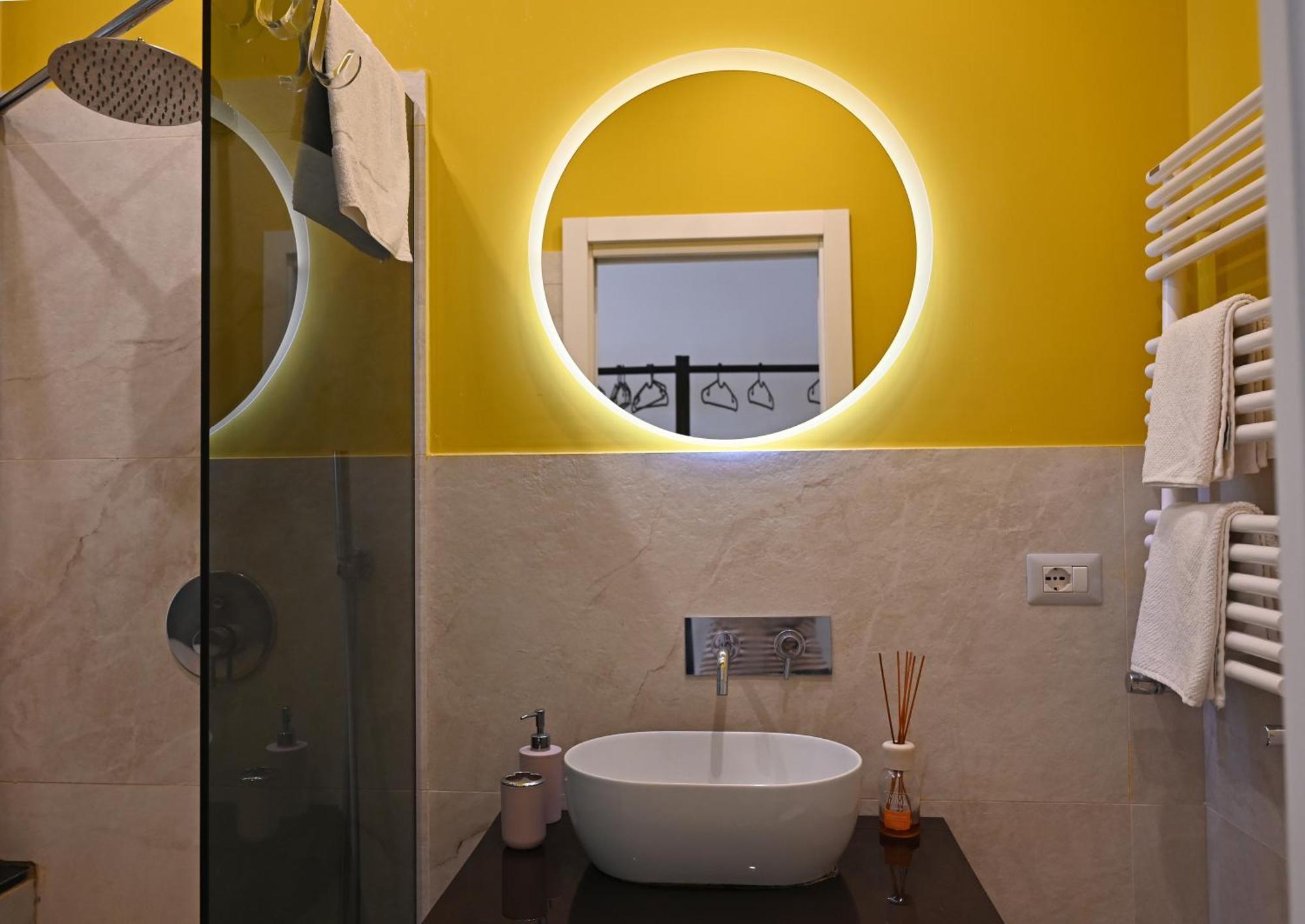 Qhouse Apartment Napoli Bagian luar foto