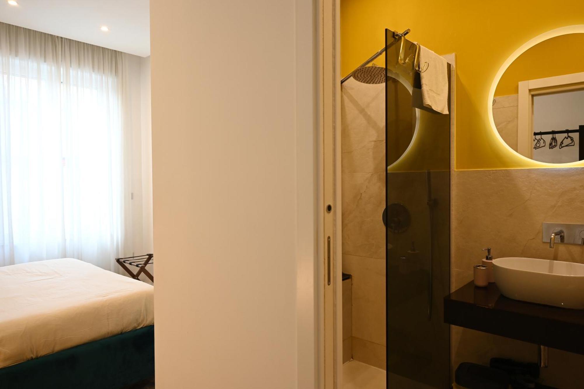 Qhouse Apartment Napoli Bagian luar foto