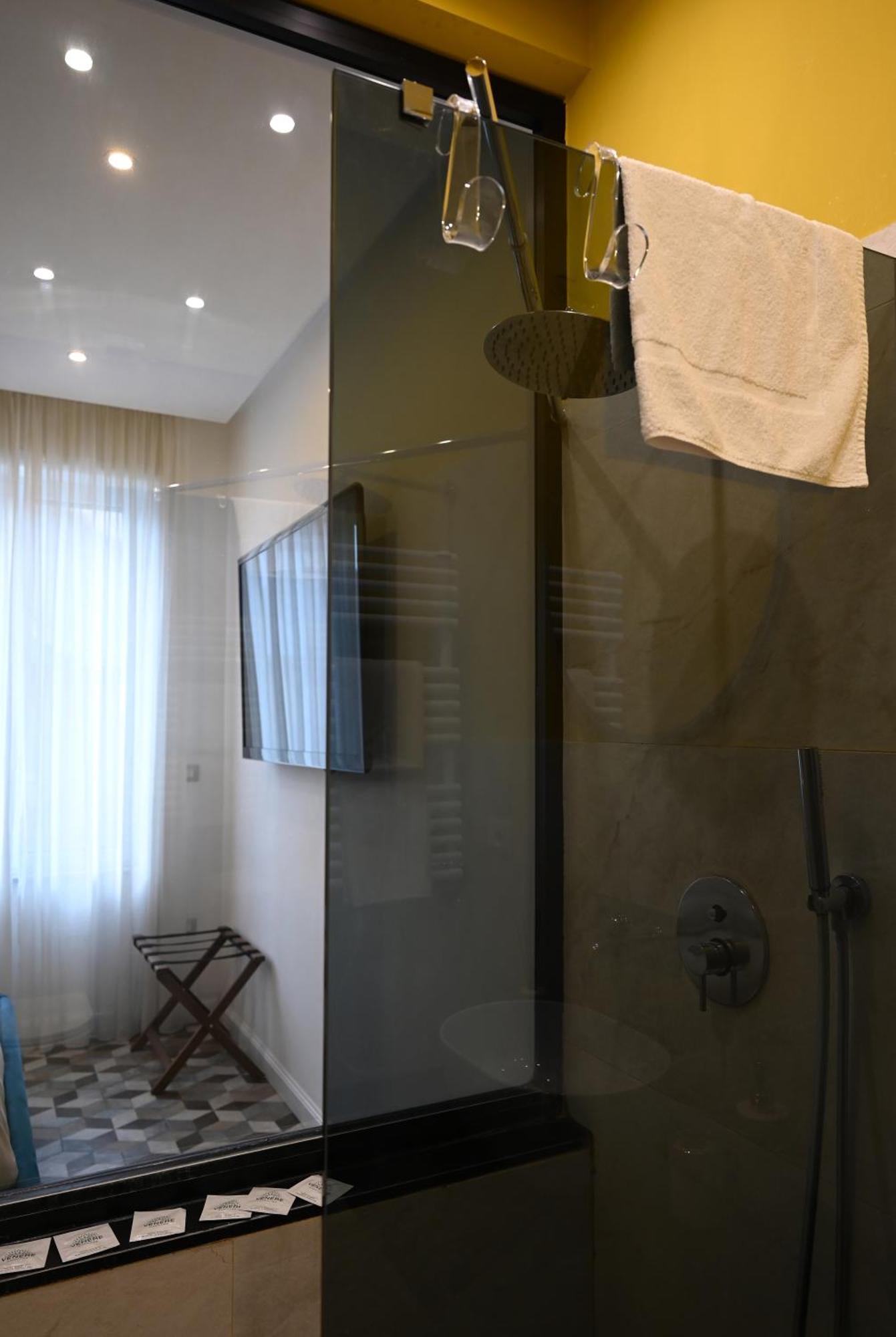 Qhouse Apartment Napoli Bagian luar foto