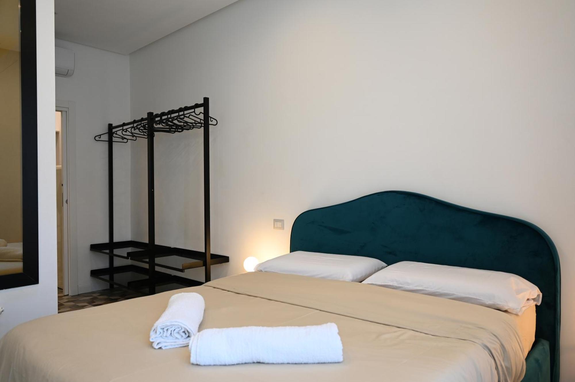 Qhouse Apartment Napoli Bagian luar foto